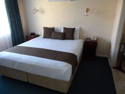Clifton Motel & Grittleton Lodge - Holiday Find 26