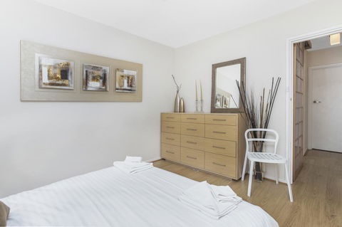 Gorgeous 26 1 Bed Designer Fitout Perfect Location - Holiday Find 28