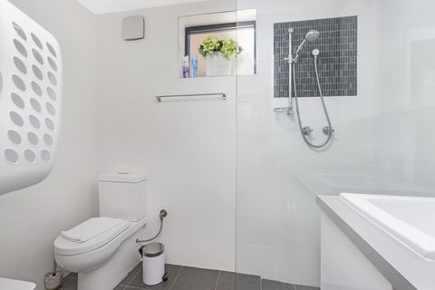 Gorgeous 26 1 Bed Designer Fitout Perfect Location - Holiday Find 29