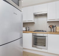 Gorgeous 26 1 bed designer fitout perfect location - Holiday Find