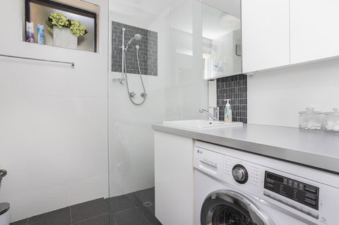 Gorgeous 26 1 Bed Designer Fitout Perfect Location - Holiday Find 5