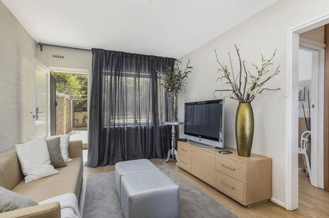 Gorgeous 26 1 Bed Designer Fitout Perfect Location - Holiday Find 14