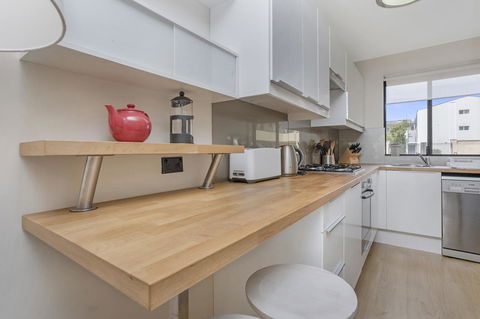 Gorgeous 26 1 Bed Designer Fitout Perfect Location - Holiday Find 16