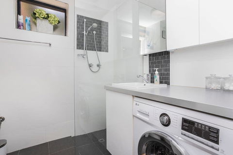 Gorgeous 26 1 Bed Designer Fitout Perfect Location - Holiday Find 36