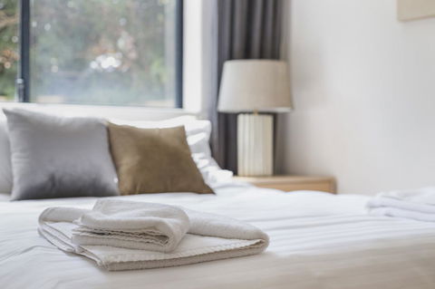 Gorgeous 26 1 Bed Designer Fitout Perfect Location - Holiday Find 4