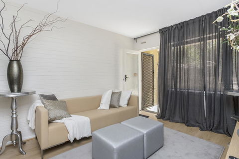 Gorgeous 26 1 Bed Designer Fitout Perfect Location - Holiday Find 8