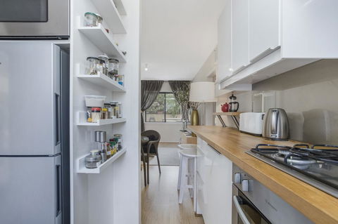 Gorgeous 26 1 Bed Designer Fitout Perfect Location - Holiday Find 7