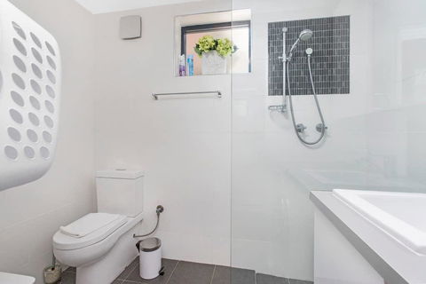 Gorgeous 26 1 Bed Designer Fitout Perfect Location - Holiday Find 42