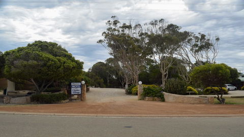 Hopetoun Motel & Chalet Village - Holiday Find 12