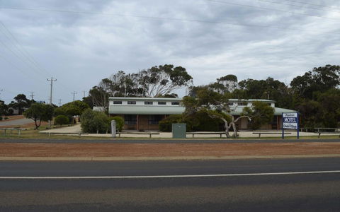 Hopetoun Motel & Chalet Village - Holiday Find 18