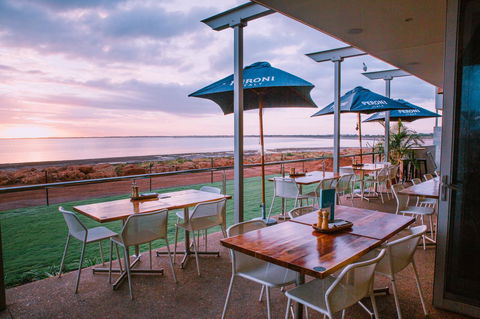 Onslow Beach Resort - Holiday Find 4