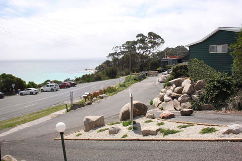 BINALONG BEACH COTTAGE Beachfront At Bay Of Fires Next To Restaurant - Holiday Find 19