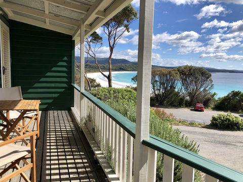 BINALONG BEACH COTTAGE Beachfront At Bay Of Fires Next To Restaurant - Holiday Find 1