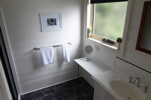 BINALONG BEACH COTTAGE Beachfront At Bay Of Fires Next To Restaurant - Holiday Find 7