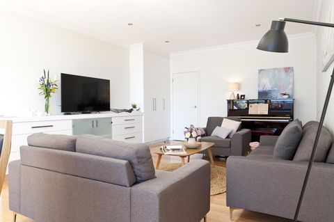 Sandy Bay Waterfront Home - Holiday Find 27