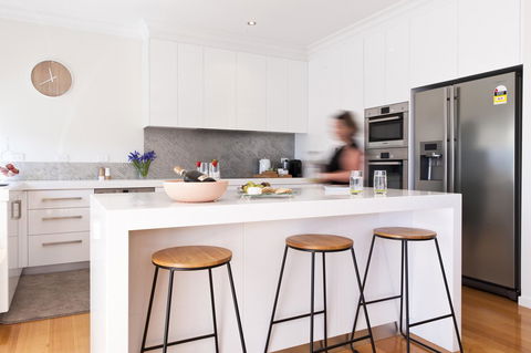 Sandy Bay Waterfront Home - Holiday Find 7