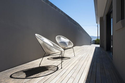 Sandy Bay Waterfront Home - Holiday Find 19