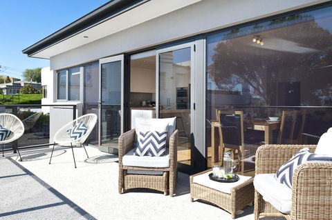 Sandy Bay Waterfront Home - Holiday Find 5