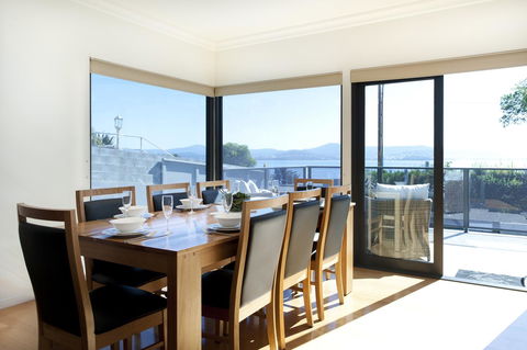 Sandy Bay Waterfront Home - Holiday Find 31