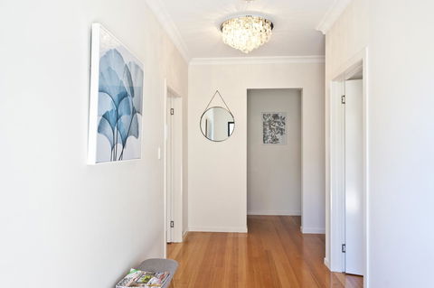 Sandy Bay Waterfront Home - Holiday Find 25