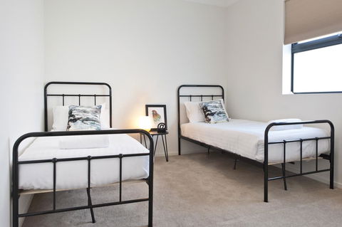 Sandy Bay Waterfront Home - Holiday Find 11