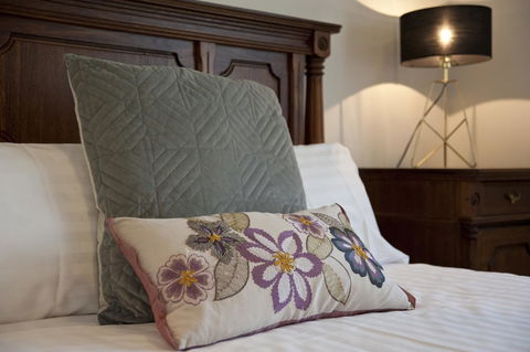 Sandy Bay Waterfront Home - Holiday Find 9