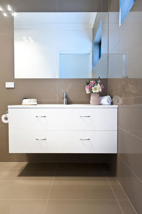 Sandy Bay Waterfront Home - Holiday Find 23