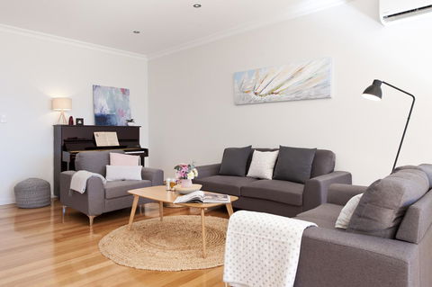 Sandy Bay Waterfront Home - Holiday Find 37