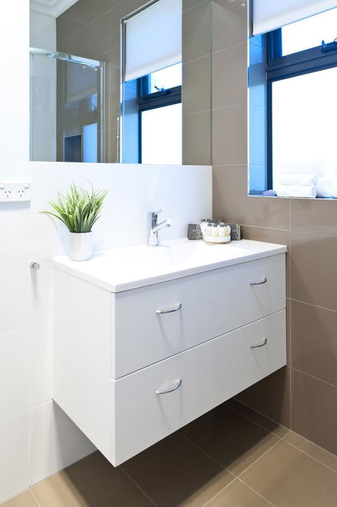 Sandy Bay Waterfront Home - Holiday Find 34