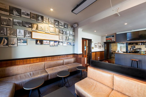 Customs House Hotel - Holiday Find 1