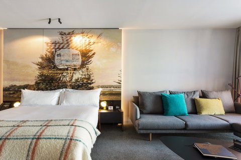 MACq 01 Hotel - Holiday Find 33