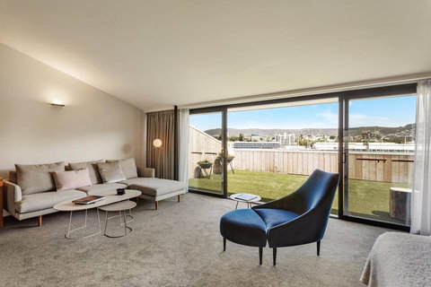 MACq 01 Hotel - Holiday Find 24