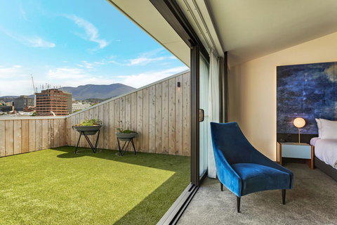 MACq 01 Hotel - Holiday Find 6