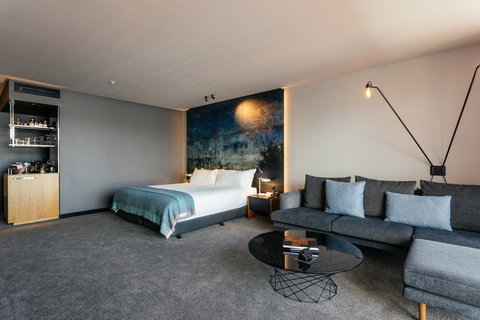 MACq 01 Hotel - Holiday Find 31