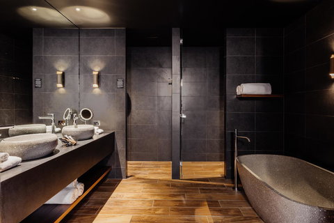 MACq 01 Hotel - Holiday Find 8