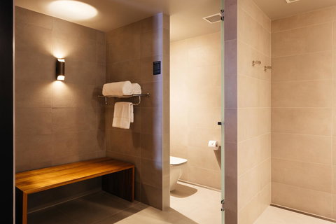 MACq 01 Hotel - Holiday Find 36