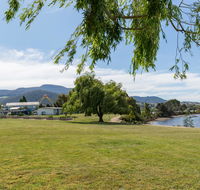 Riverfront Motel  Villas - Holiday Find