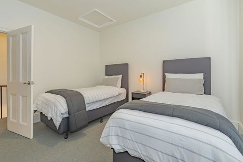 4 Bedroom House - Hobart CBD - Free Parking - Free WIFI - Holiday Find 13