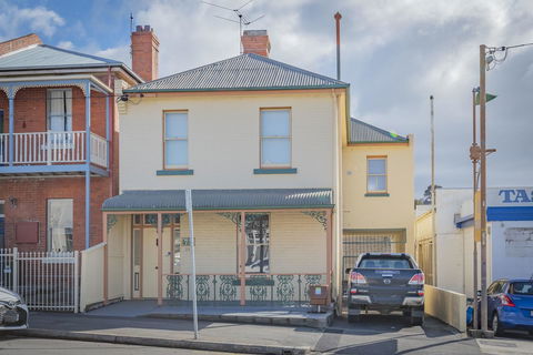 4 Bedroom House - Hobart CBD - Free Parking - Free WIFI - Holiday Find 5