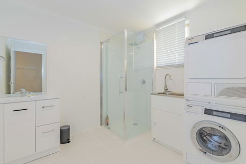 4 Bedroom House - Hobart CBD - Free Parking - Free WIFI - Holiday Find 4