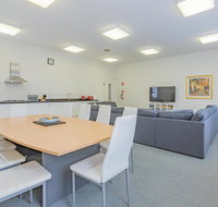 4 Bedroom House - Hobart CBD - Free Parking - Holiday Find