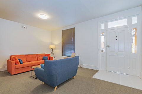 4 Bedroom House - Hobart CBD - Free Parking - Free WIFI - Holiday Find 10
