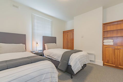 4 Bedroom House - Hobart CBD - Free Parking - Free WIFI - Holiday Find 1