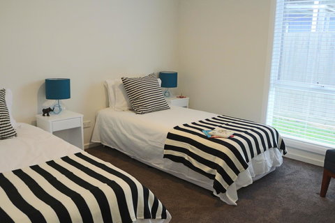 Sisters Beach Paradise - Holiday Find 8