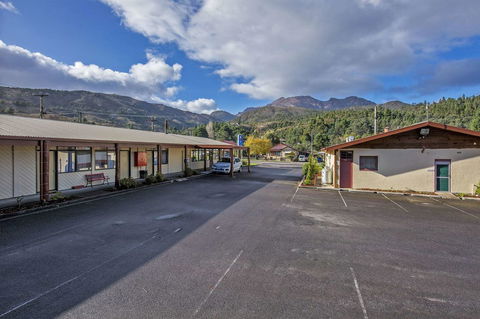 Gold Rush Inn - Holiday Find 1