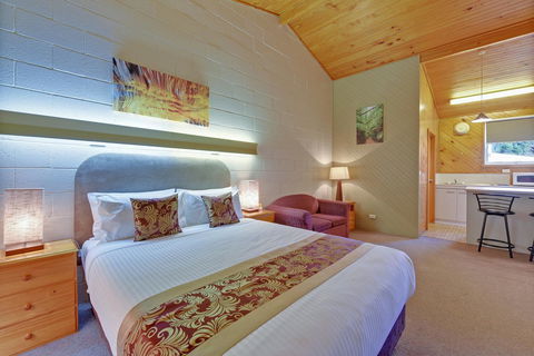 Gold Rush Inn - Holiday Find 25