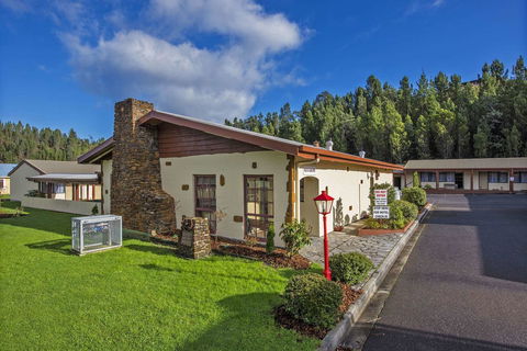 Gold Rush Inn - Holiday Find 0
