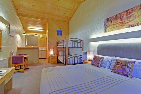 Gold Rush Inn - Holiday Find 17