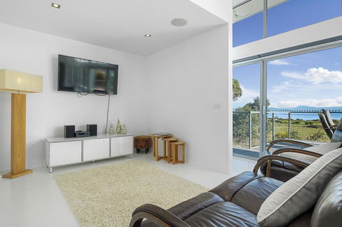 Sunset Bay Escape - Holiday Find 18