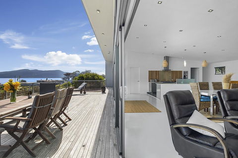 Sunset Bay Escape - Holiday Find 14